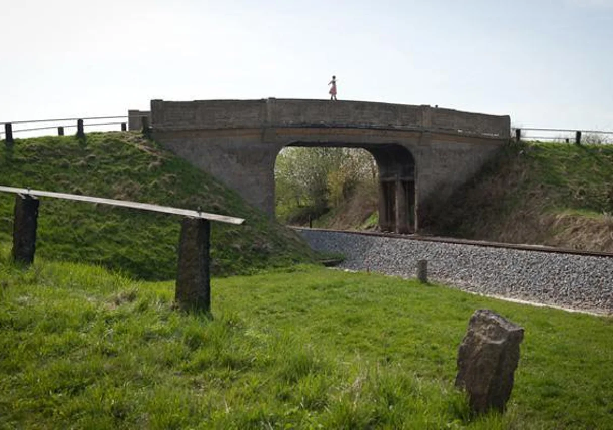 Anne-Pauline Geist auf der Eisenbahnbrücke Ebersbacher Weg in Eibau