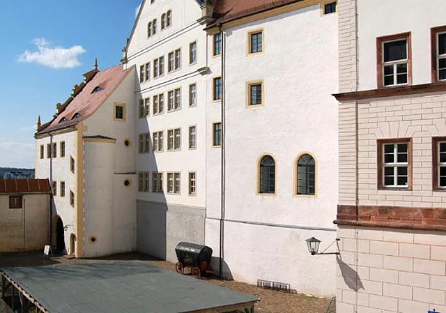 Vorderer Schlosshof mit Kanzleihaus, Saalhaus