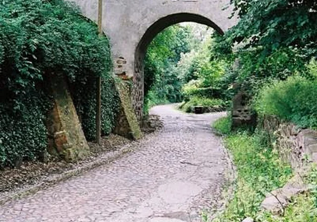 historische Brücke/ Straße