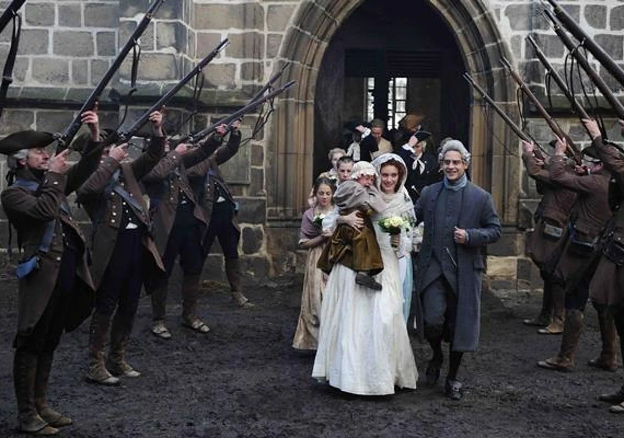 Miriam Stein und Moritz Bleibtreu (Brautpaar) vor der Kirche St. Benedikti in Quedlinburg
