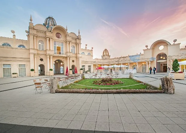 Schloss mit Schlossplatz 