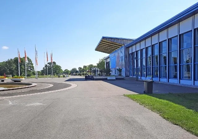 Halle 1