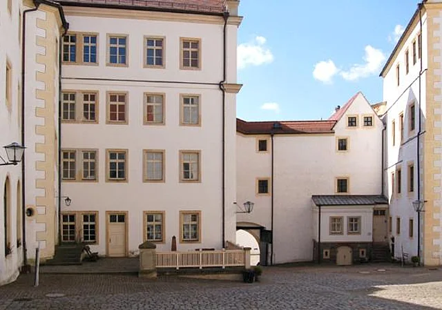 Hinterer Schlosshof, mit Ostfassade des Saalhauses