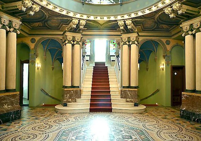 Halle, EG