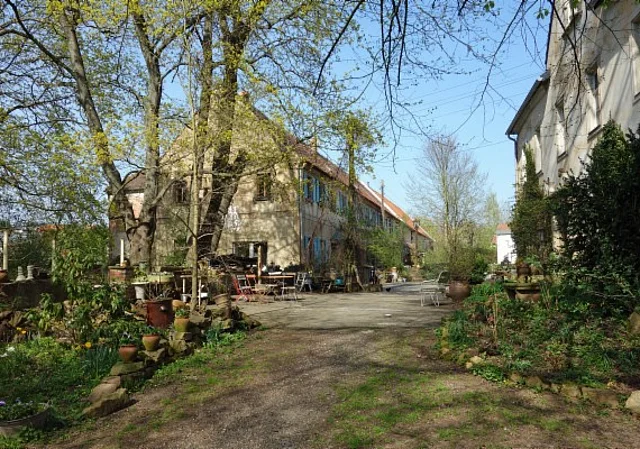 Herrenhaus Westseite mit Blick zu den Ferienwohnungen