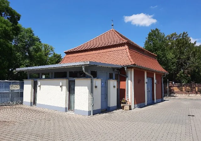 Trauerhalle außen