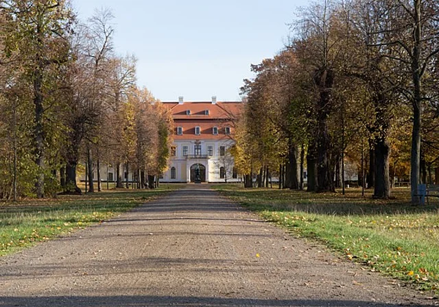 Parkansicht des Schlossgebäudes
