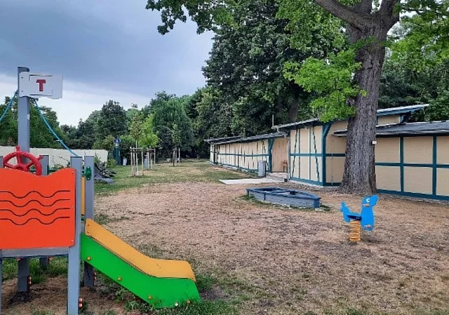 Spielplatz und Liegewiese