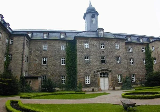 Innenhof mit Zwiebelturm