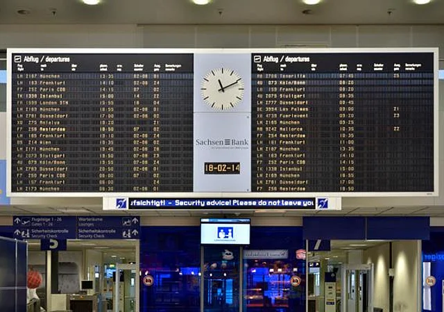 Terminal B, Abflugtafel