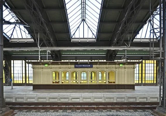 Bahnhof Dresden-Neustadt, Bahnsteighalle, Warteraum