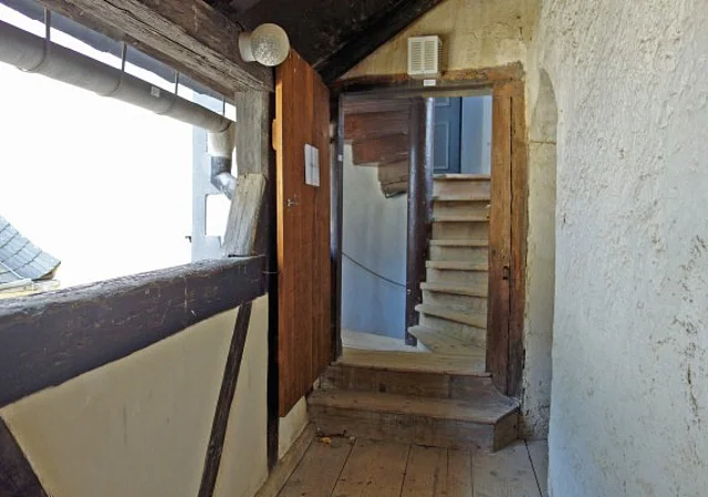 Laubengang mit Blick zur Wendeltreppe