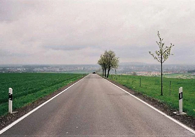 Straße/Blick auf Erfurt nach Osten