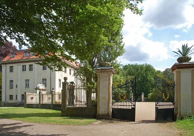 Neues Schloss Tangerhütte, Ausgang Landschaftsgarten