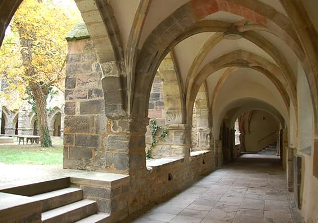 westlicher Kreuzgang nach Süden