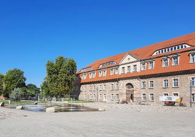 Defensionskaserne mit Wasserspiel