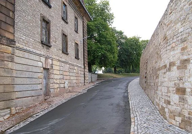 Nördliche Zufahrt (Südwestfassade Defensionskaserne)