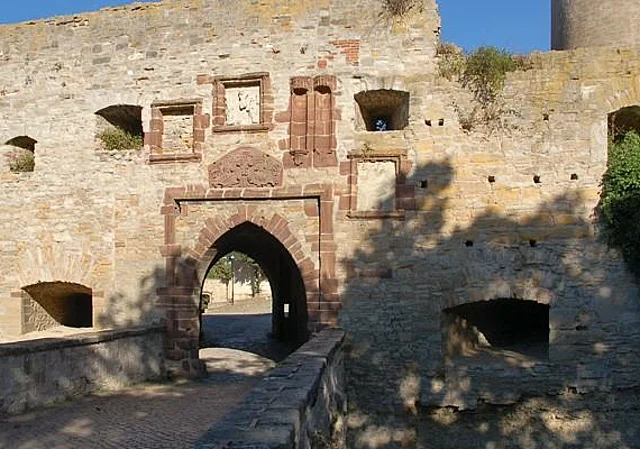 Westtor mit Brücke