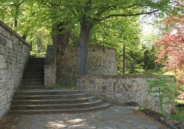 Aufgang Terrasse zu Wirtschaftstrakt