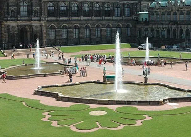 Zwinger, Innenhof, Richtung Nordosten 