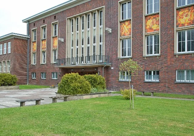 Hyzet Kultur- und Kongresszentrum, außen