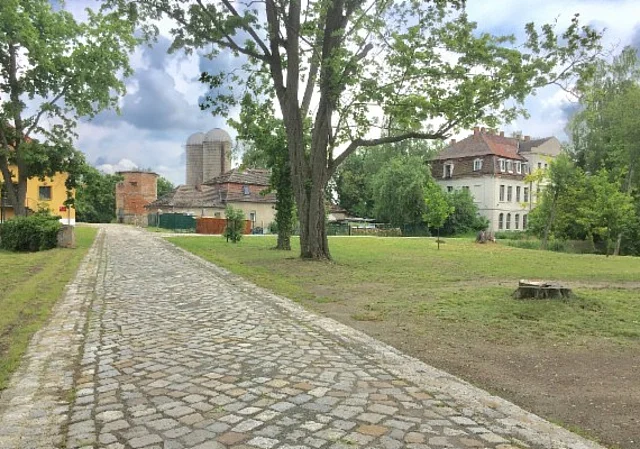 Schloss Königsborn, Zufahrt