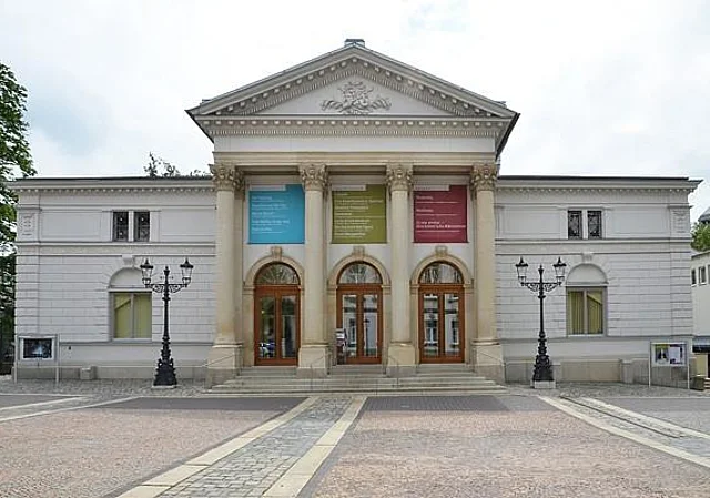 Vogtlandtheater, Theaterplatz