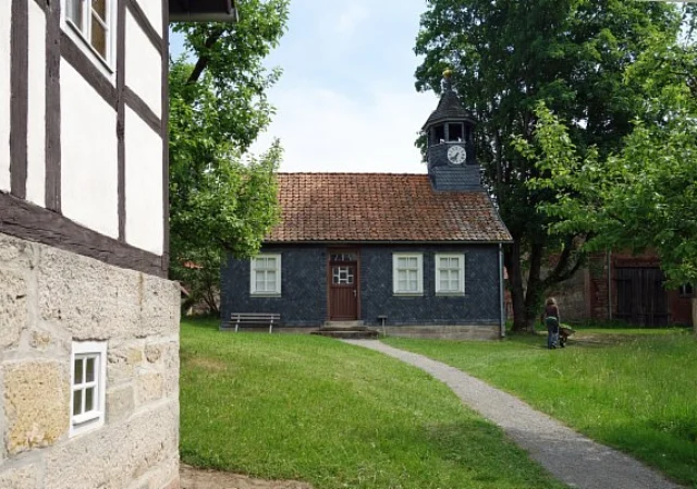 Blick zum Gemeindehaus