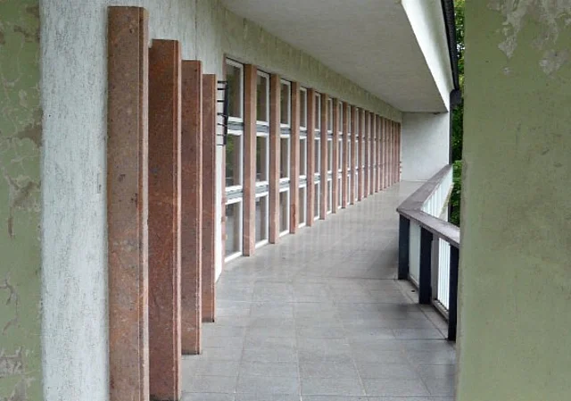 Hauptgebäude (Klinik), Ostflügel