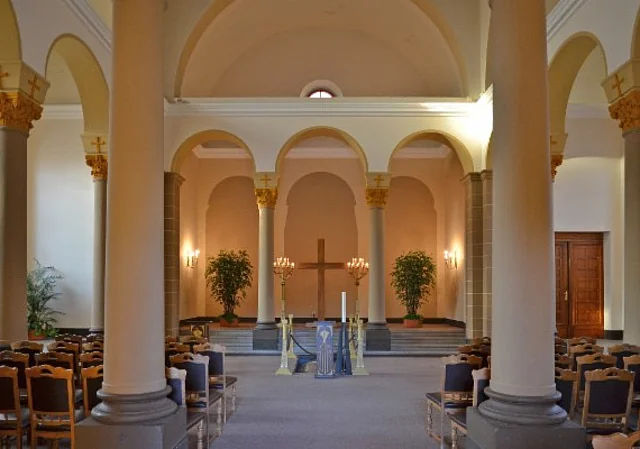 Südfriedhof Leipzig, Trauerhalle Ost