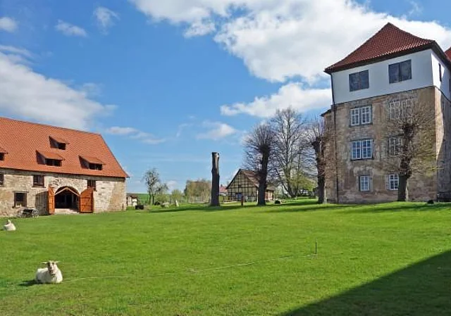 Hof mit Festscheune, Schmiede und Haupthaus