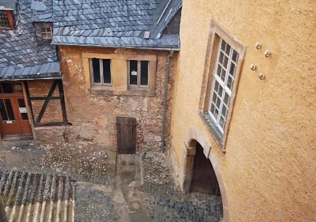 nördlicher Zugang zum westlichen Nebenhof