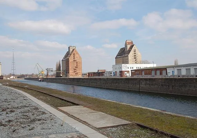 Blick auf die alten Speicher auf der Ostseite nach Nordost