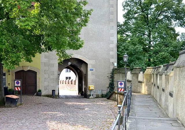 Mitteltor, Domplatz