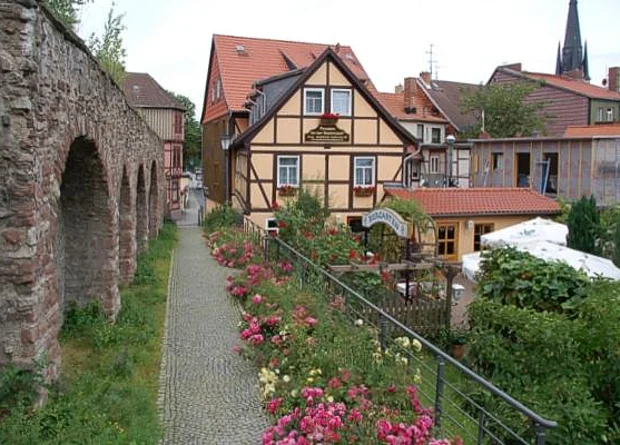 an der alten Stadtmauer, Blick zur Burgstraße nach Westen 