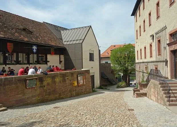 Vorburg mit Burgschänke und Logierhaus 