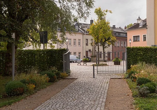 Blick auf die Bebauung gegenüber