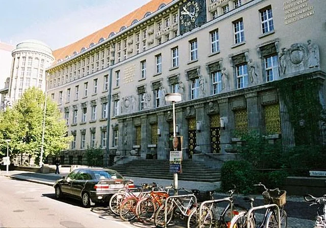 Haupteingang, Südwestseite