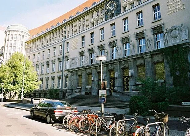 Haupteingang, Südwestseite 