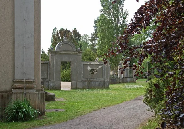 Neues Schloss Tangerhütte, Rückseite