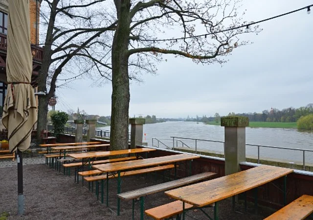 Ball- und Brauhaus Watzke Dresden, BIergarten mit Blick Richtung Altstadt
