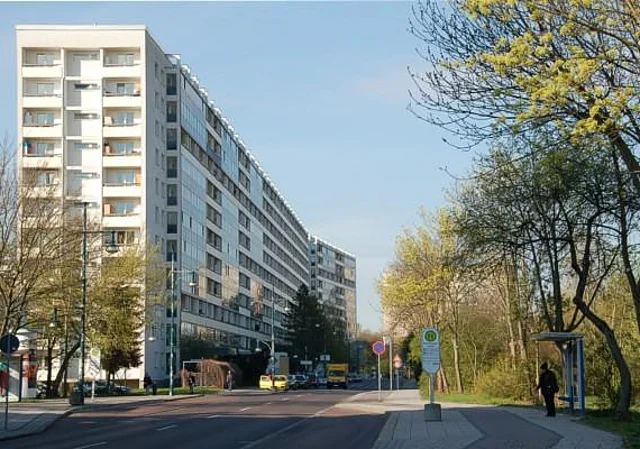 Richard-Paulick-Straße nach Südwest