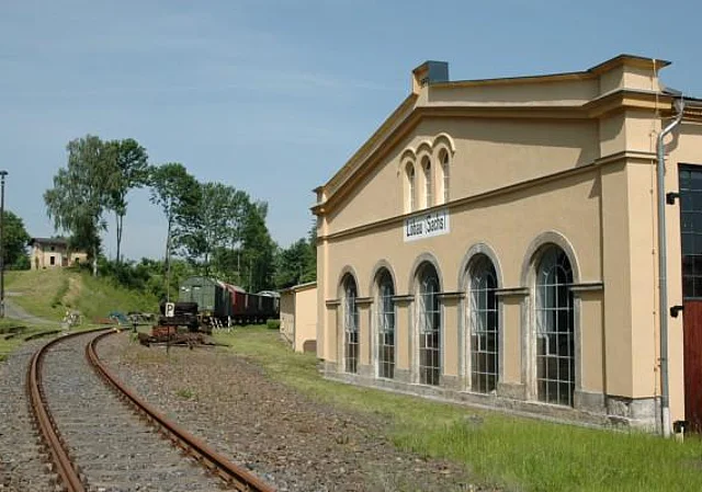 Bahnwärterhaus, Gleis, Wagenreihe, Maschinenhaus