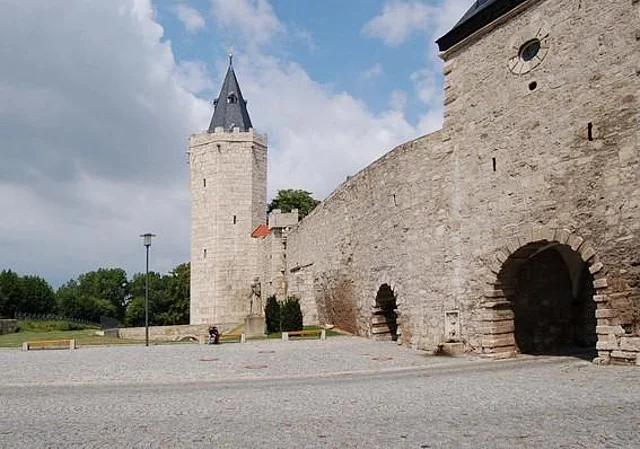 Stadtmauer mit Inneren Frauentor und Rabenturm
