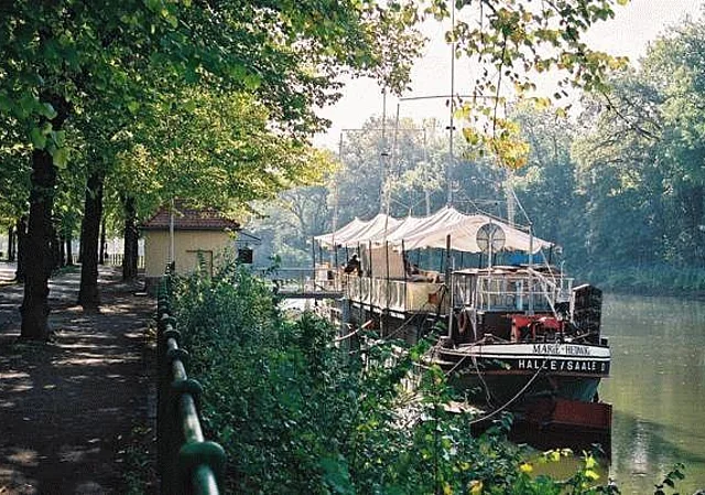 Bootrestaurant an der Saale, Blick nach Süden