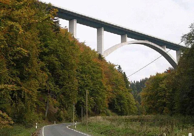 A71 Autobahnbrücke Wilde Gera Blick nach Norden