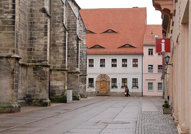 An der Kirche, nach Osten