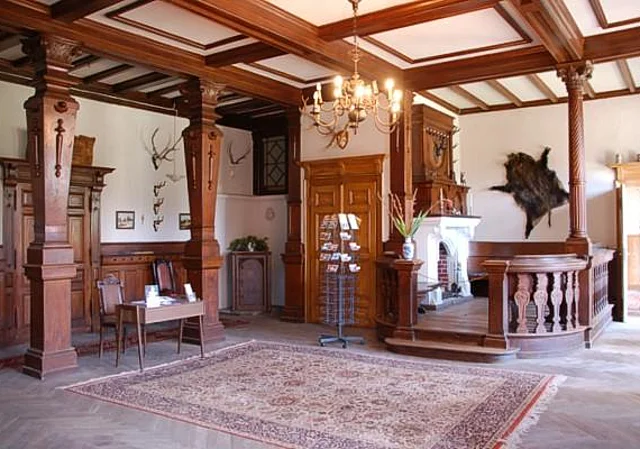 Foyer im Erdgeschoss, Kamin