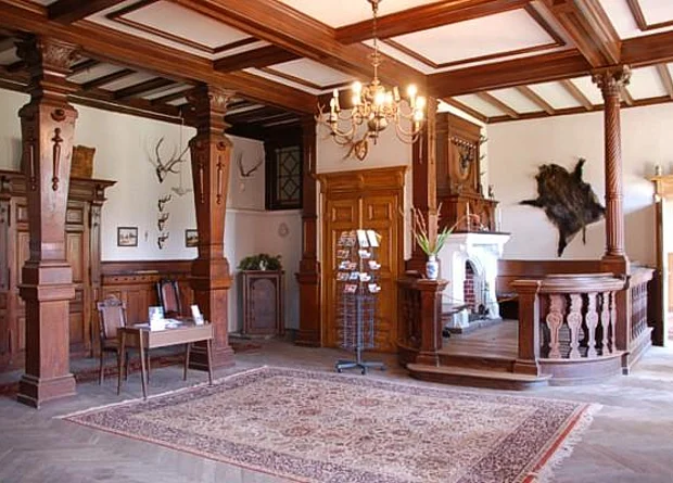 Foyer im Erdgeschoss, Kamin 