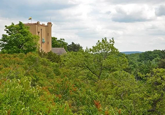 Roseburg, Blick zum Wohnturm nach Osten
